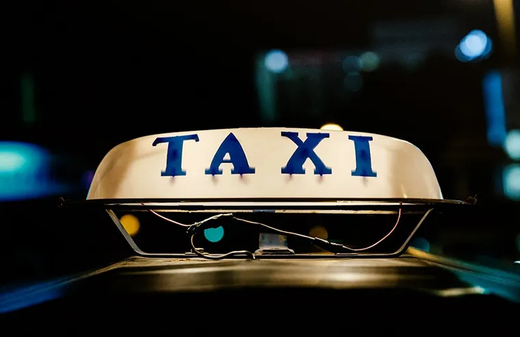 Taxi prices from Da Nang to Hoi An range from 250,000 - 500,000 VND ($10 - $22 USD) for a one-way trip