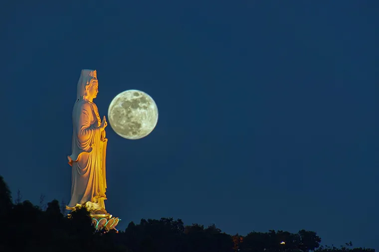 Linh Ung Pagoda with its majestic and pure beauty