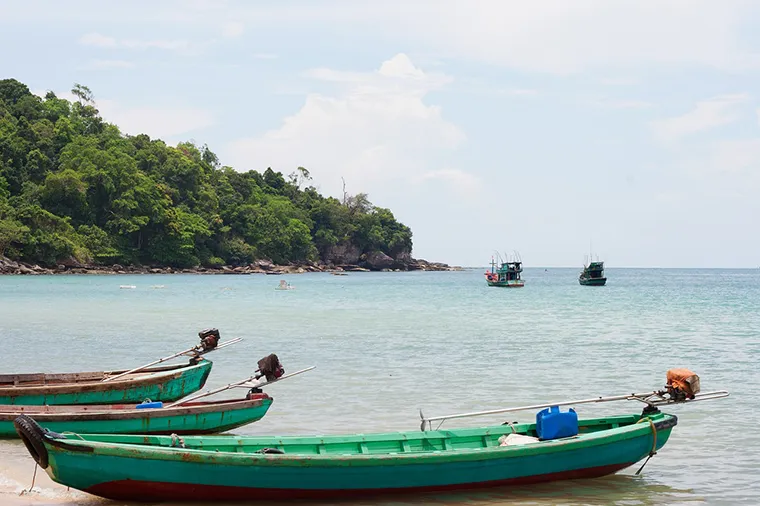 Phu Quoc impresses with its beautiful winding coastline