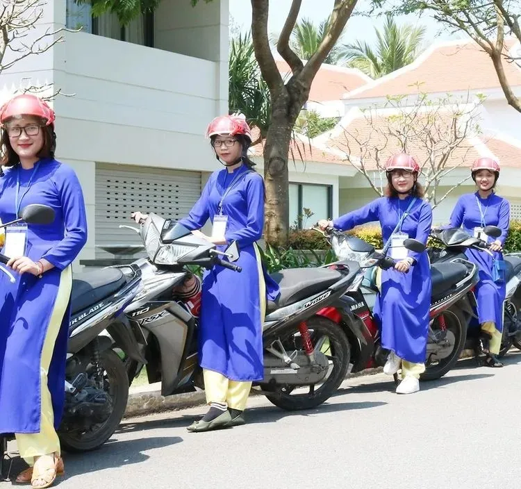 You can choose the motorbike service with Joytime's girls wearing ao dai to experience exploring Da Nang more interestingly.