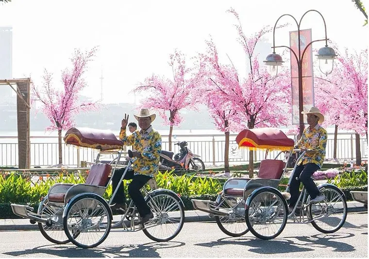 If you want a more unique travel experience in Da Nang, you can choose Joytime's cyclo service. 