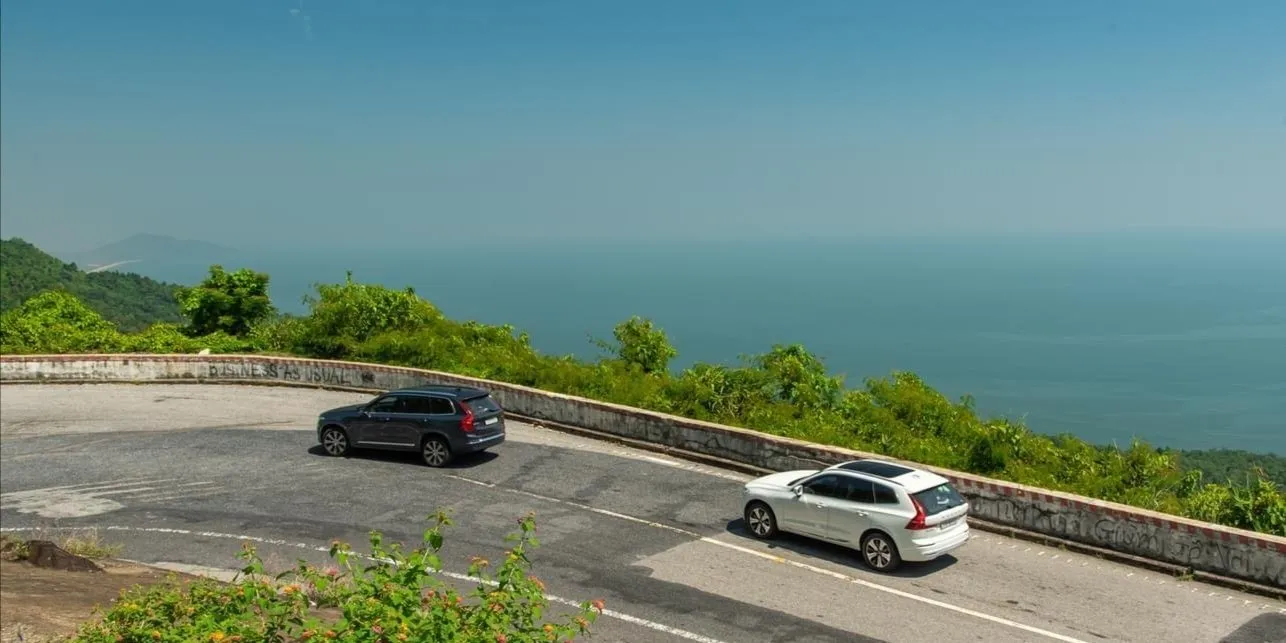 Driving your own car helps you completely control the journey from Da Nang to Hue