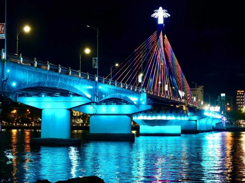 The Han River in Da Nang is easily accessible, with a scenic route leading to the Han River Bridge in about 40 minutes from the city center