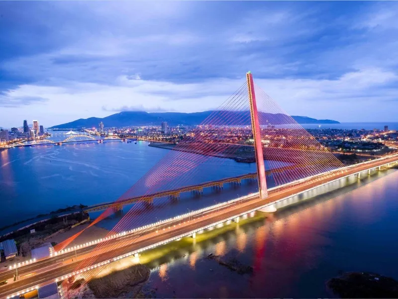 Tran Thi Ly Bridge in Da Nang, designed like a sail, symbolizes the city's maritime heritage and ambitions