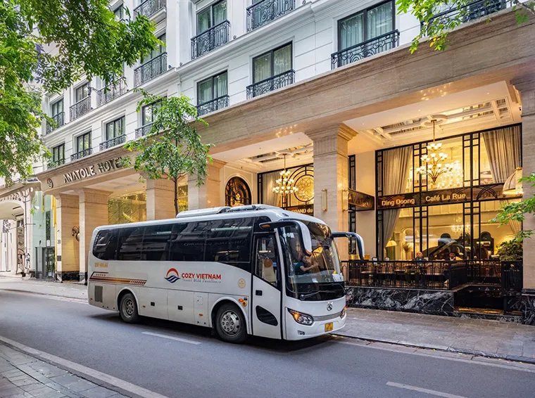 If landing at Noi Bai airport (Hanoi), visitors can choose Joytime's transportation service to get to Ha Long Bay in the most convenient way