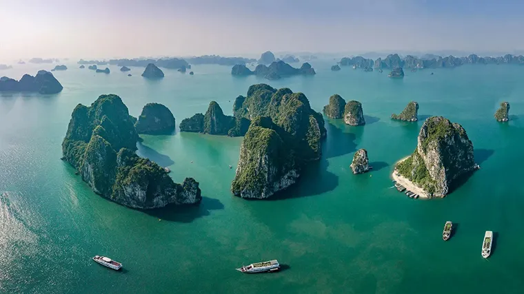 You should prepare all the necessary items for your trip to Ha Long Bay to have a more complete experience.