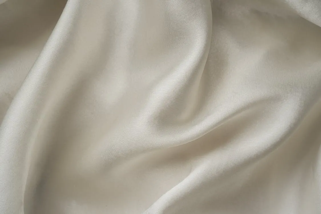 Silk is one of the luxurious souvenirs. - Photo Source: Freepik