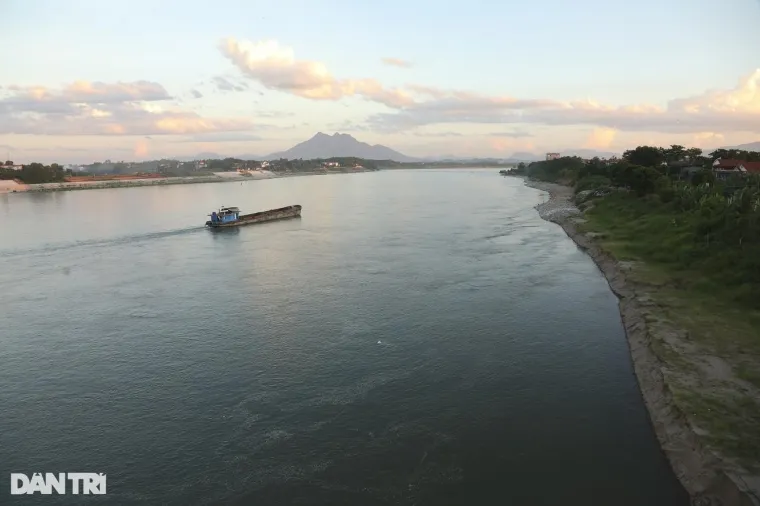 Hanoi’s many other rivers—from the energy-rich Da to the culturally significant Tich—reveal a diverse and dynamic hydrological system - Photo Source: Báo Dân Trí