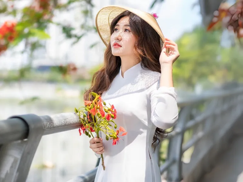Ao dai and non la.