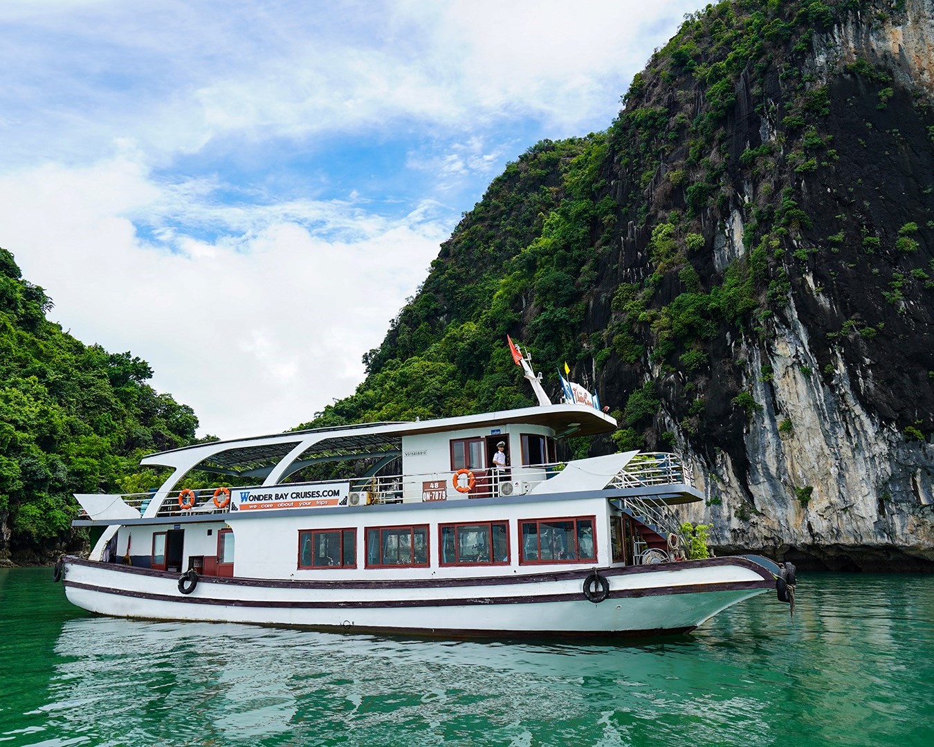 Tour Trong Ngày I Khám phá Vịnh Hạ Long cùng Du thuyền Wonderbay             