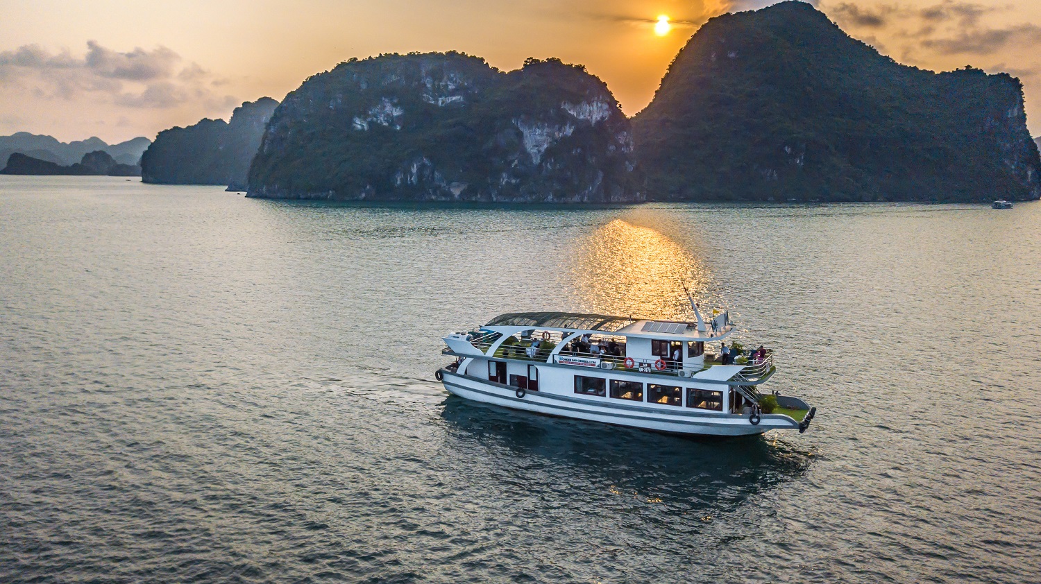 Tour Trong Ngày I Khám phá Vịnh Hạ Long cùng Du thuyền Wonderbay             