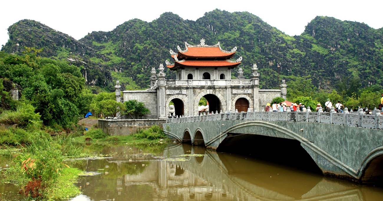 Day Tour I Discover the Ancient Capital of Ninh Binh departing from Hanoi | Hoa Lu - Trang An - Hang Mua - Cycling