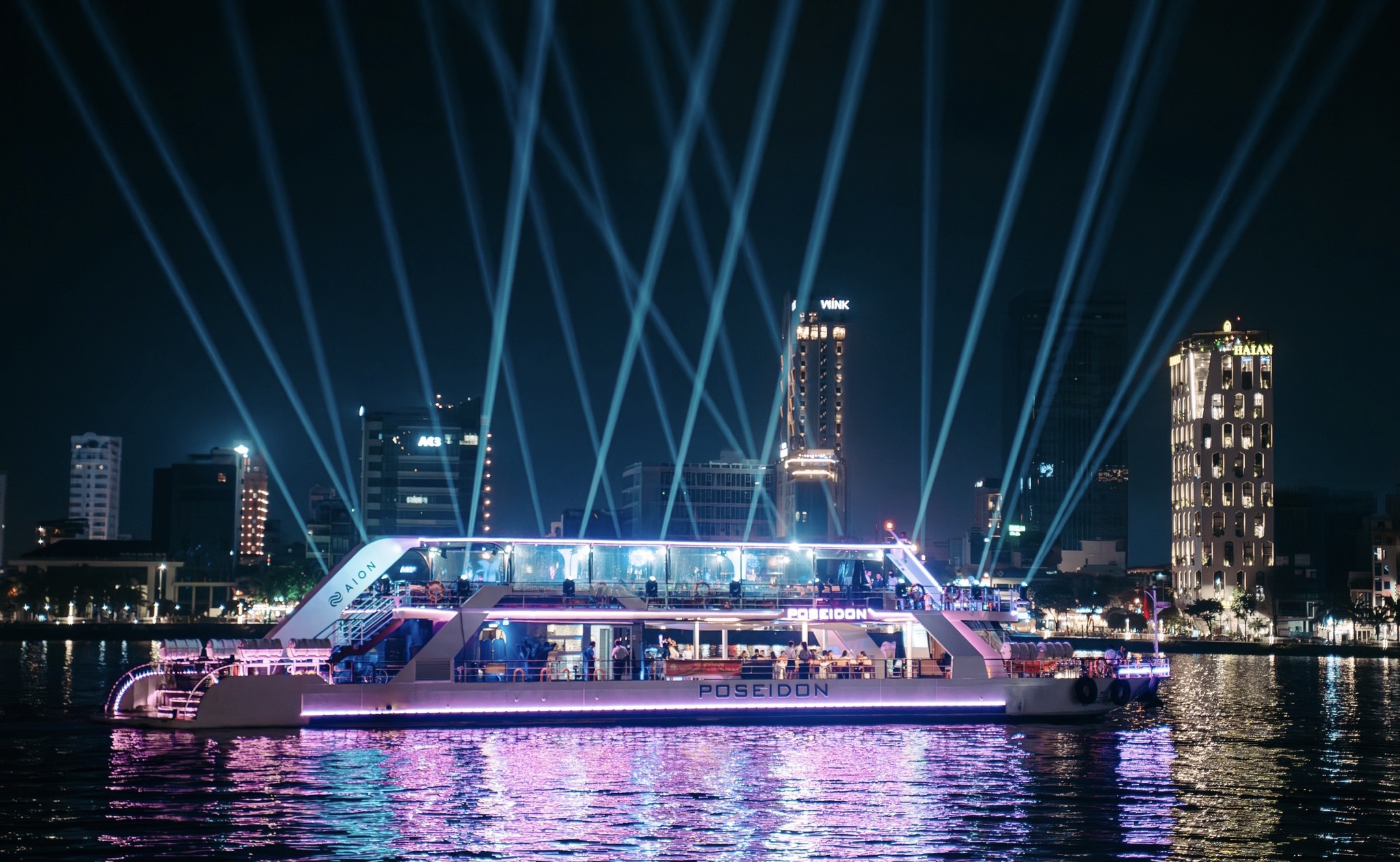 Enjoy a wonderful evening on the Han River with the Poseidon cruise | Da Nang