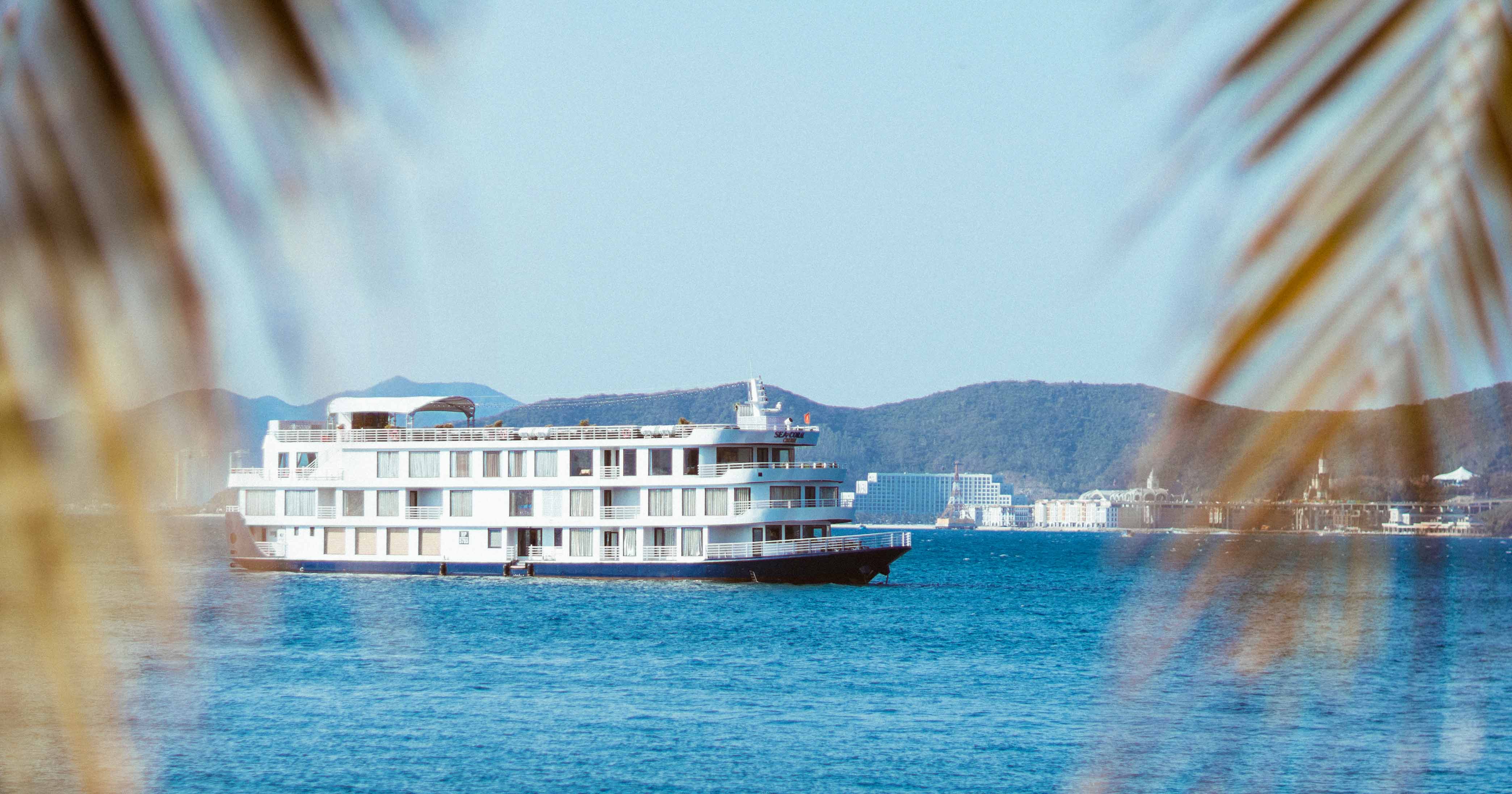 Day Tour | Sea Coral Cruise 5* Nha Trang | Sunset Viewing on Nha Trang Bay and Dinner on a Floating Restaurant with Unlimited Menu Including Lobster | Vietnam