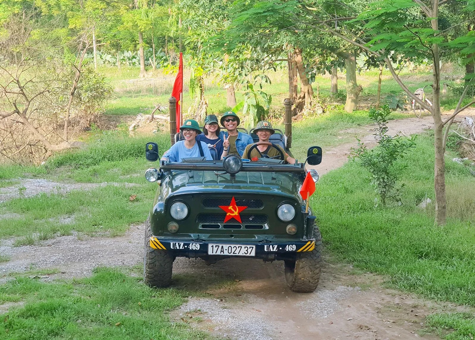 Tour trong ngày I Trải nghiệm ngoại ô Hà Nội bằng xe Jeep | Khám phá Đời sống & Lịch sử  làng Cổ Loa Thành cổ