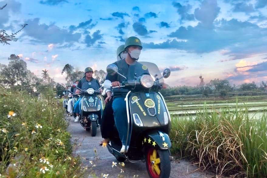 Day Tour | Experience Hanoi Suburb by Military-style Vespa/Minsk Motorbike. Discover the Life & History of Co Loa Ancient Village