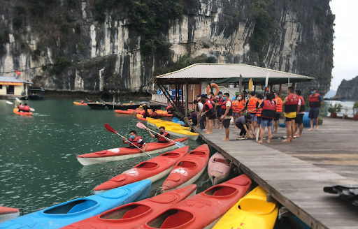 Exploring Ha Long: Experiencing Water Sports Activities