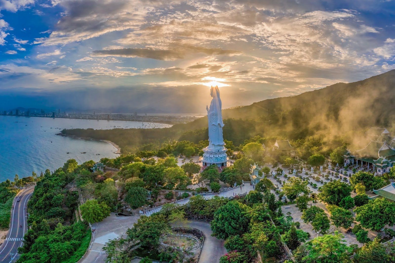 Tour trong ngày I Tham quan Chùa Linh Ứng, Dãy Ngũ Hành Sơn và trải nghiệm Ẩm thực Hội An