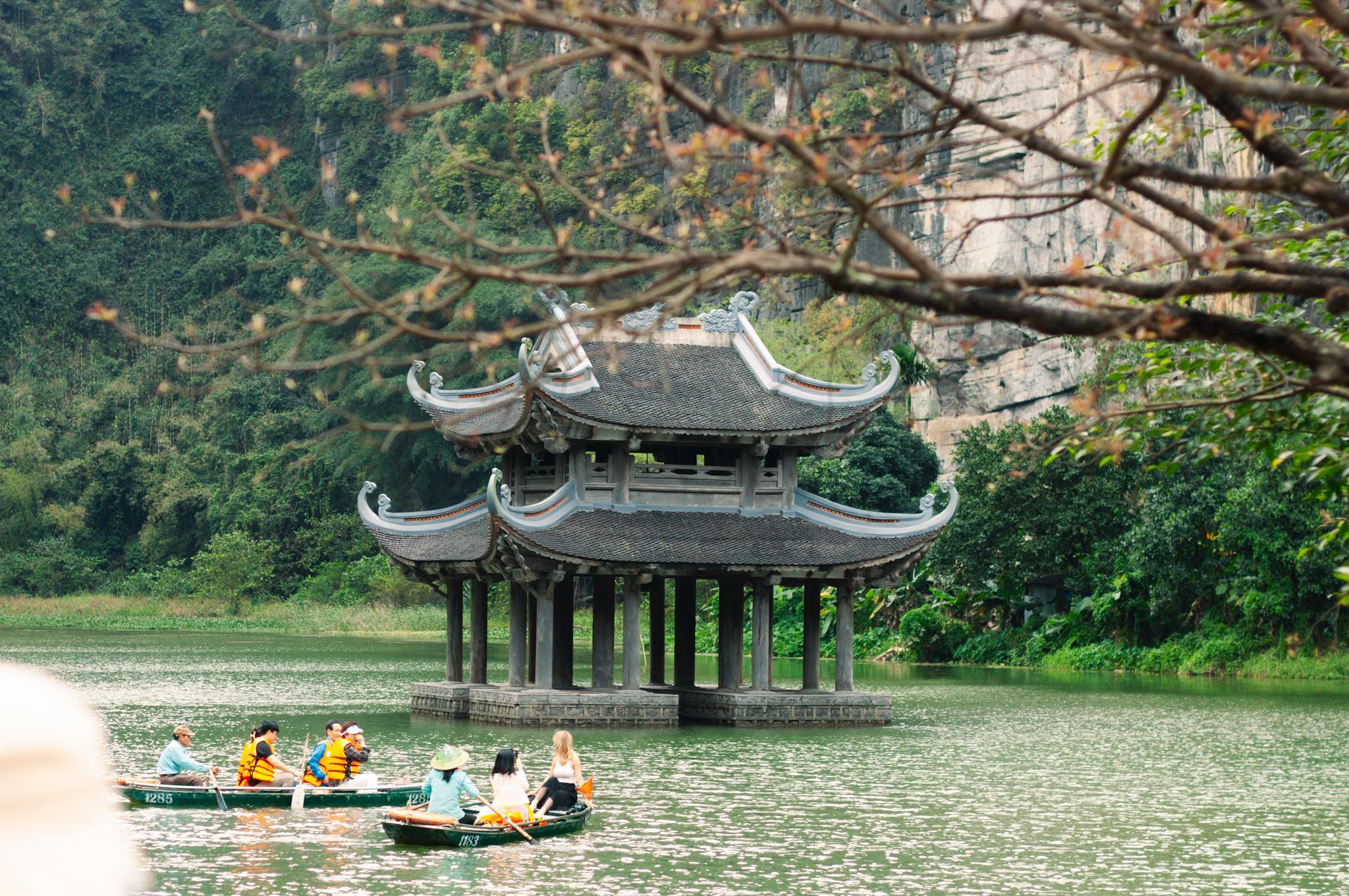 一日游 | 从河内出发的宁平之旅：拜顶、长安 | 在五星级餐厅用餐