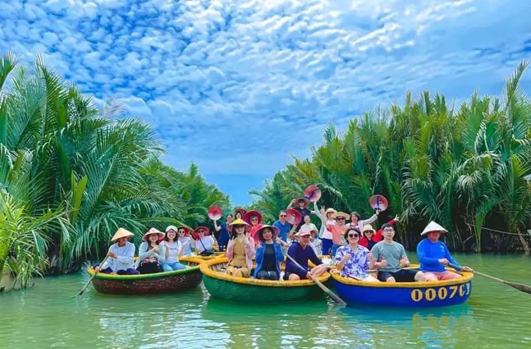 Tour trong ngày I Trải nghiệm Di chuyển bằng Thuyền thúng tại Rừng Dừa Bảy Mẫu và Tham quan Phố cổ Hội An