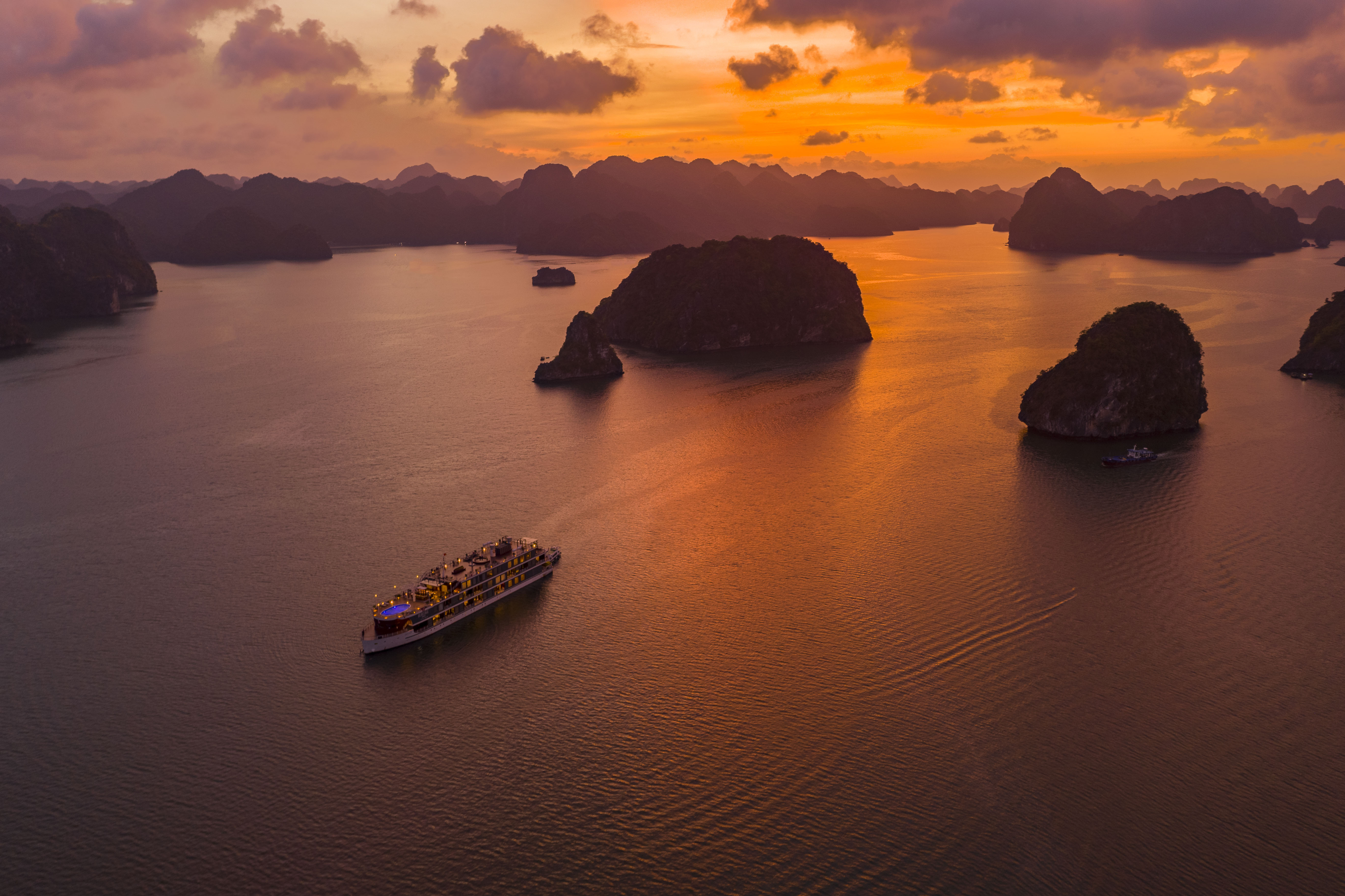 2D1N Tour | Explore Ha Long Bay with 5* Heritage Discover Cruise | Ha Long