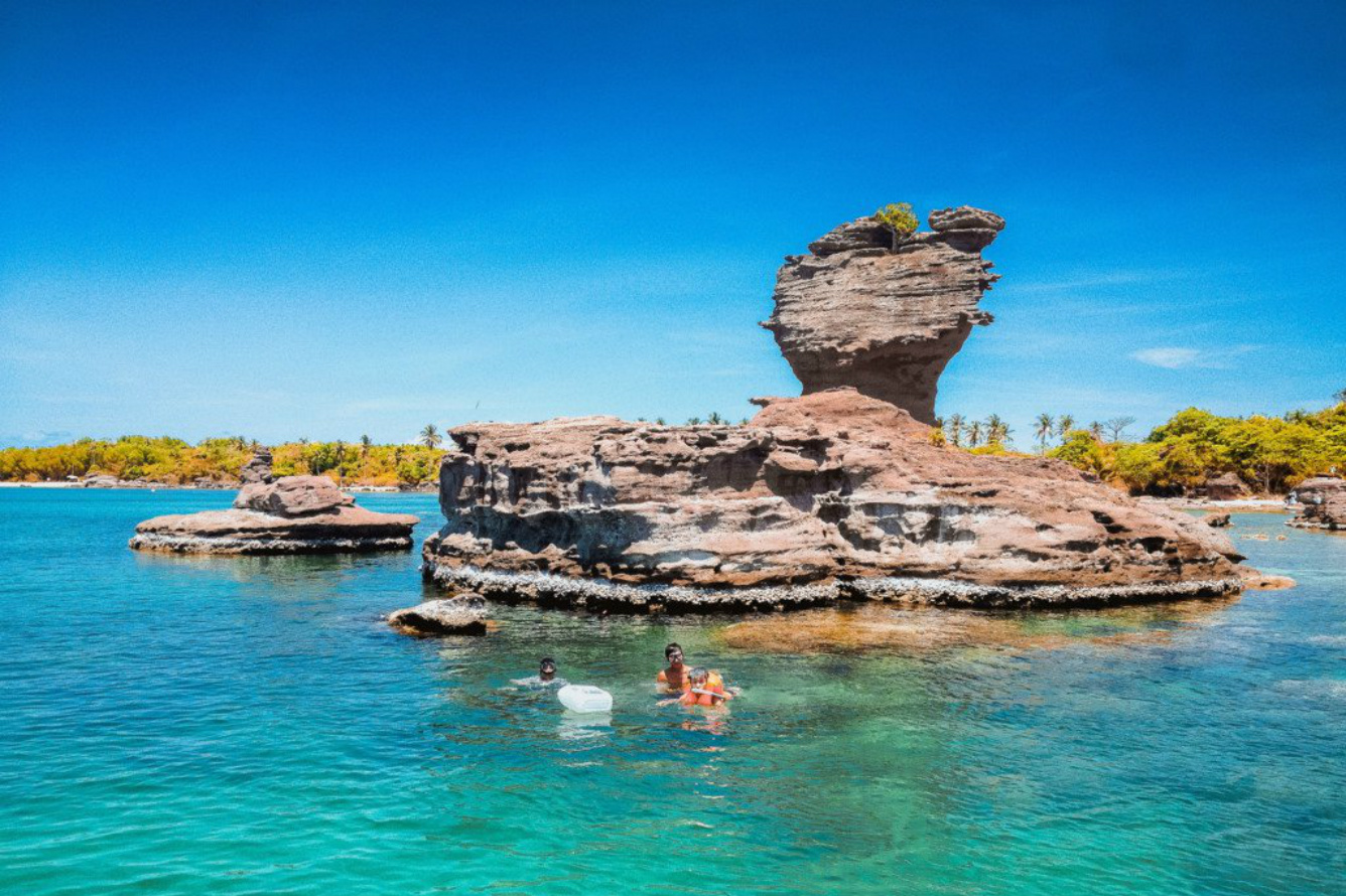 Day Tour | Private Tour to 3 Islands: Hon Mong Tay - Hon May Rut - Hon Gam Ghi for Snorkeling and Enjoying Fresh Seafood Lunch on the Island | Phu Quoc