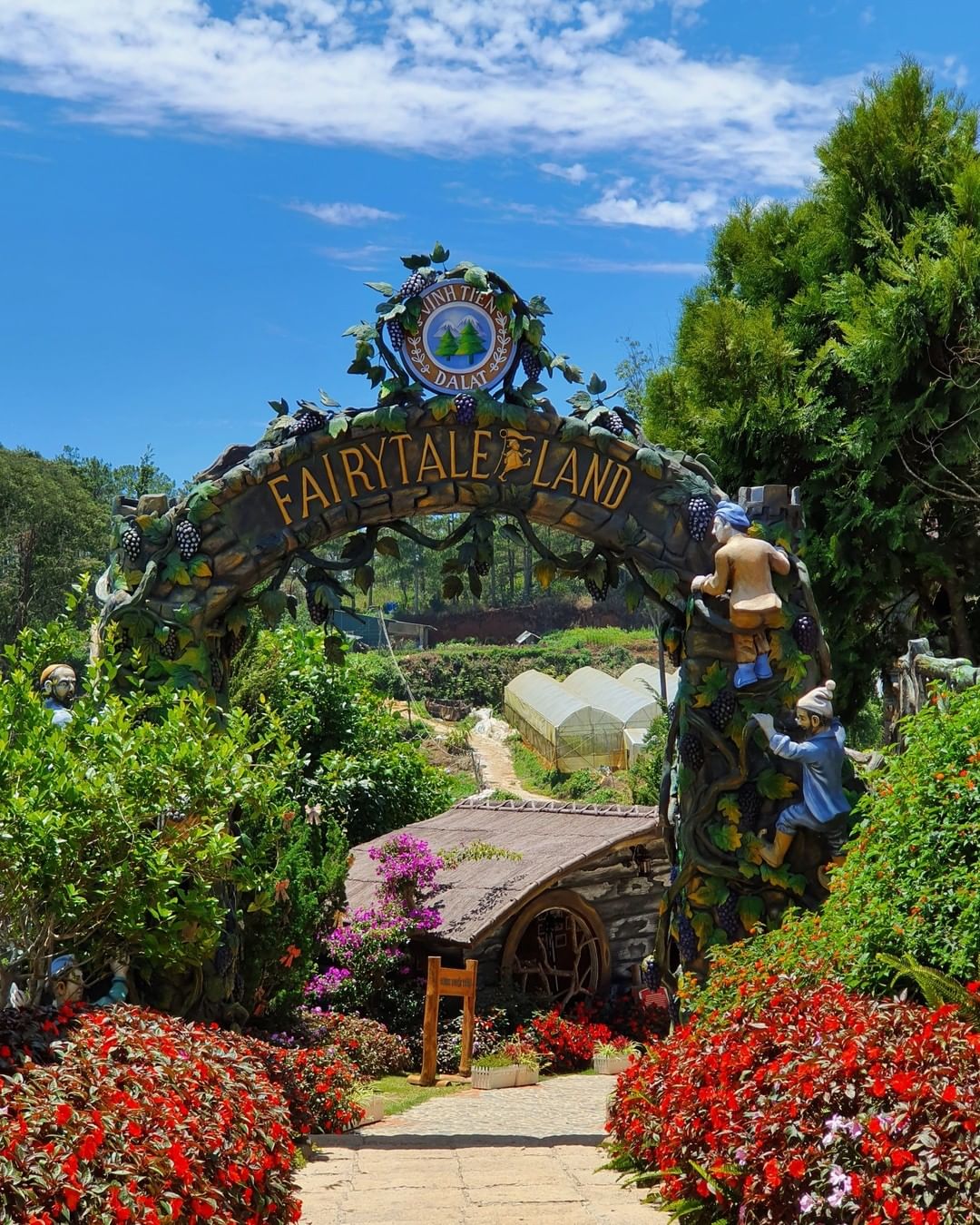 Vé tham quan Dalat Fairytale Land Và Hầm Rượu Vang Vĩnh Tiến I Đà Lạt