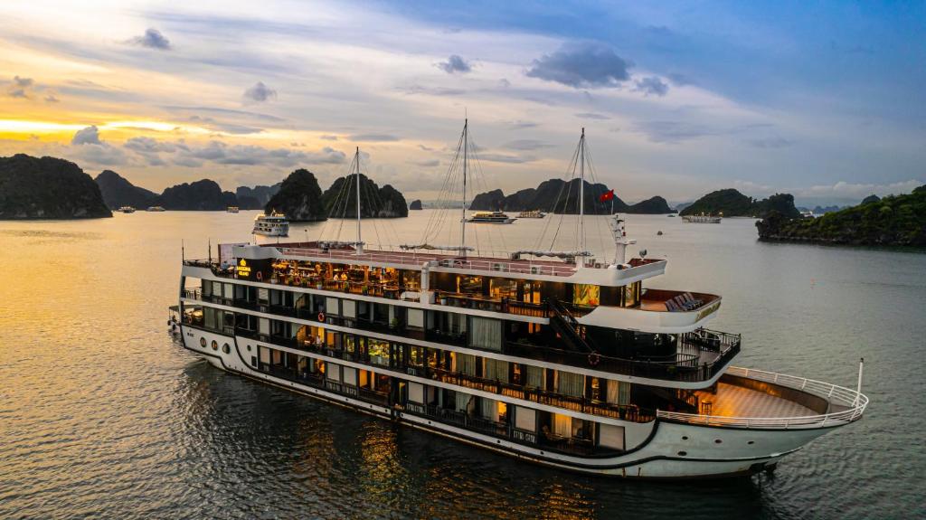 Tour 2N1Đ I Khám phá Vịnh Hạ Long 2 Ngày 1 Đêm cùng Du thuyền  La Regina Grand Cruise 5* I Hạ Long 