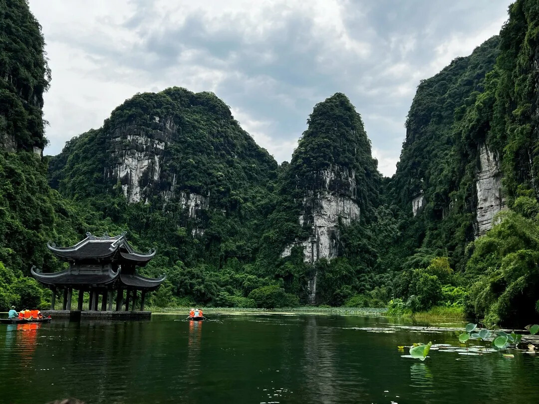 Tour trong ngày I Tham quan Cố đô Hoa Lư - Tam Cốc/Tràng An - Hang Múa I Ninh Bình