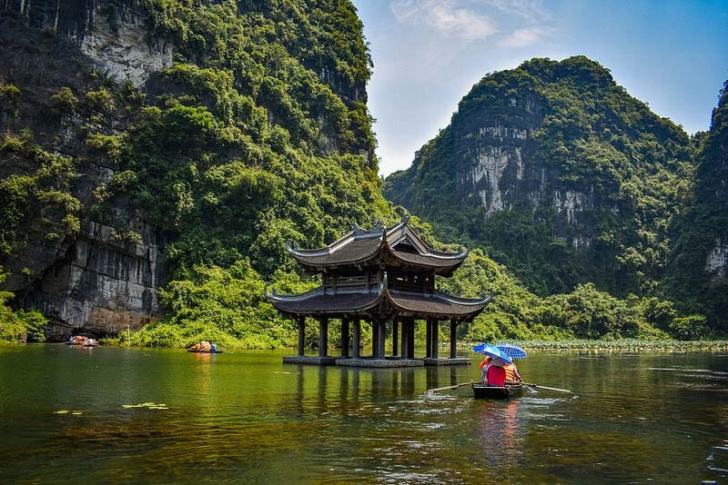 2D1N Tour I Bai Dinh - Trang An - Hoa Lu - Tam Coc - Mua Cave Exploration and Stay at Trang An Heritage Garden