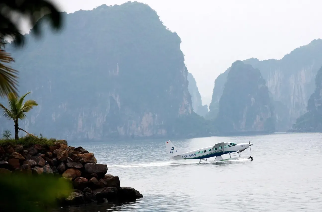 Trải nghiệm bay Thuỷ phi cơ ngắm Vịnh Hạ Long từ trên cao I Hạ Long