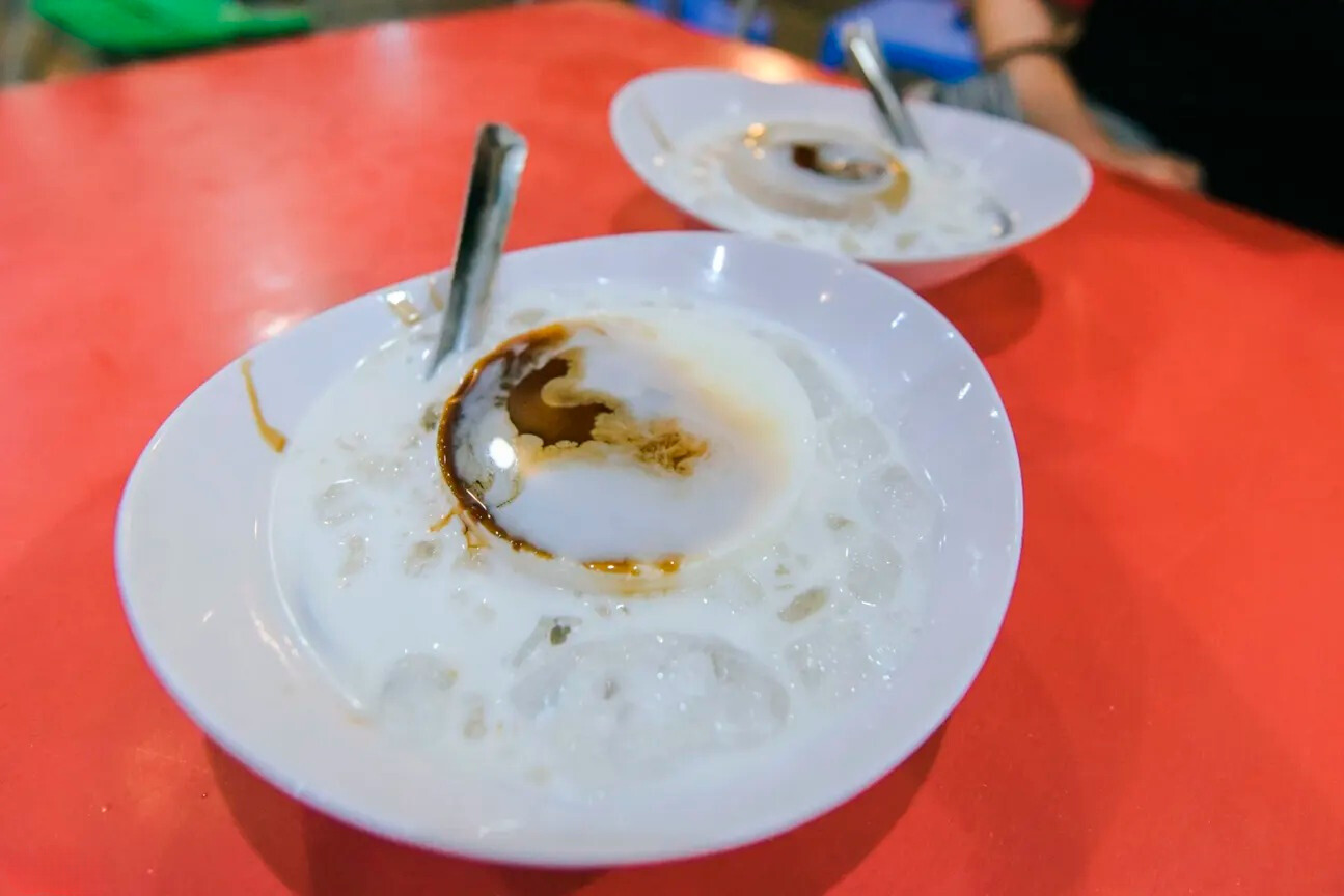 一日游 | 穿着传统长裙的女孩骑摩托车美食之旅 | 岘港