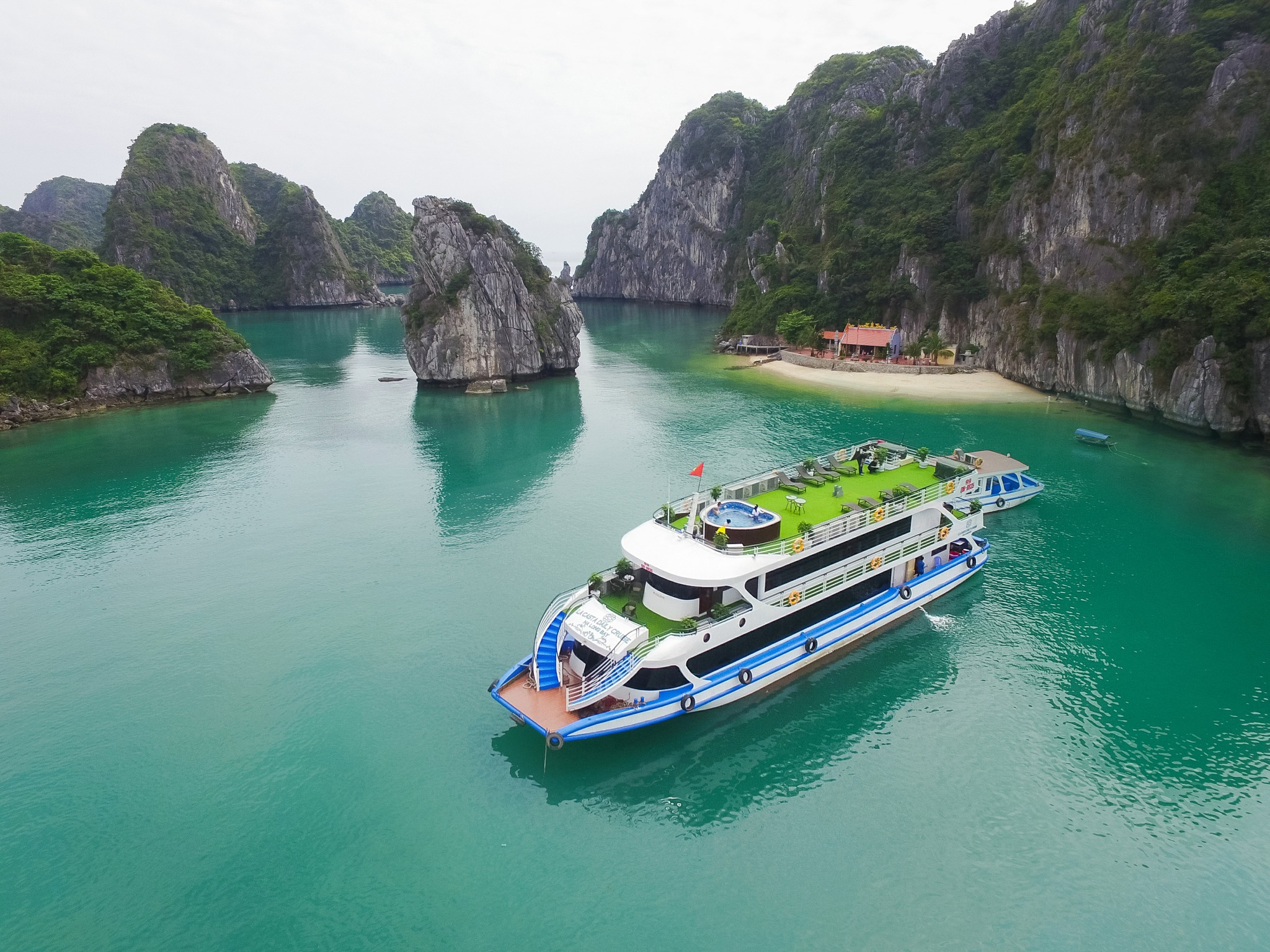 Tour trong ngày I Tham quan Vịnh Hạ Long cùng Du Thuyền La Casta I Hạ Long