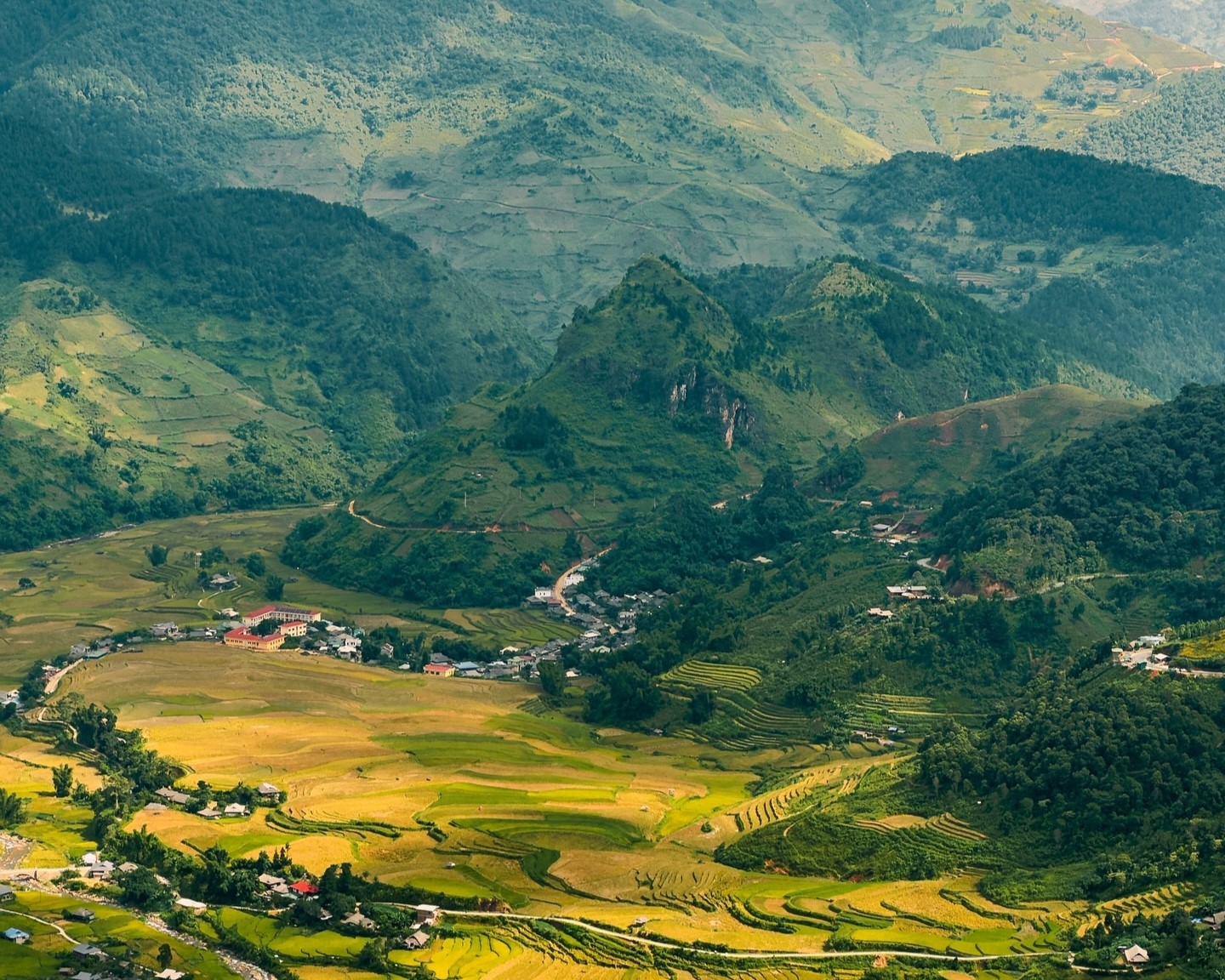 2D1N Tour | Sapa Sightseeing and Village Trekking Tour departing from Hanoi by D-Car | Sapa