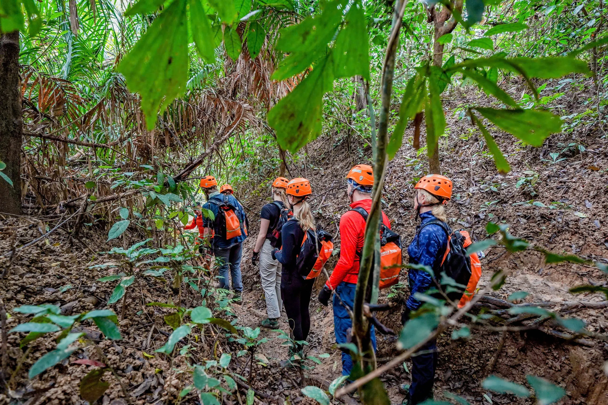 Tour trong ngày I Khám phá Hang Voi và Thung lũng Ma Đa I Quảng Bình