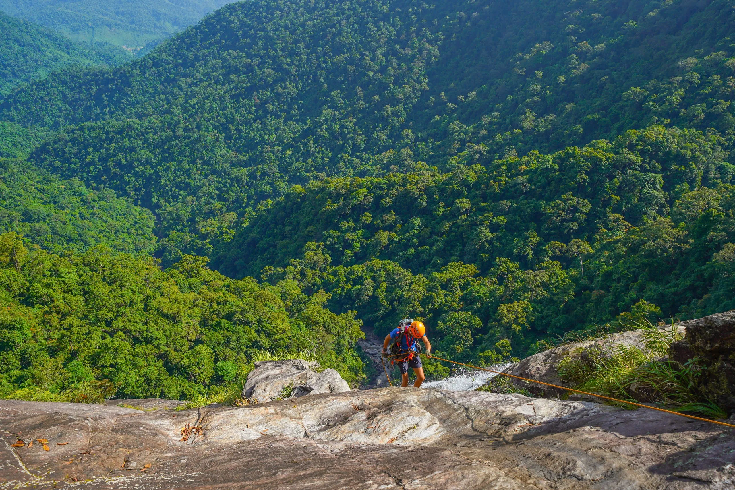 Tour 3N2Đ I Chinh phục đỉnh cao mạo hiểm Khám phá Thác Đỗ Quyên tại Vườn Quốc gia Bạch Mã  I Đà Nẵng