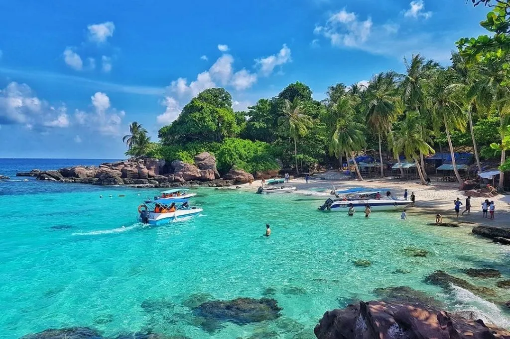 Day Tour | Premium Tour Visit Xuong island - Buom island - Gam Ghi island - May Rut island by canoe | Phu Quoc