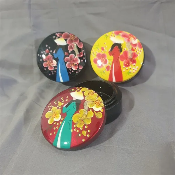 Exquisite lacquer powder box