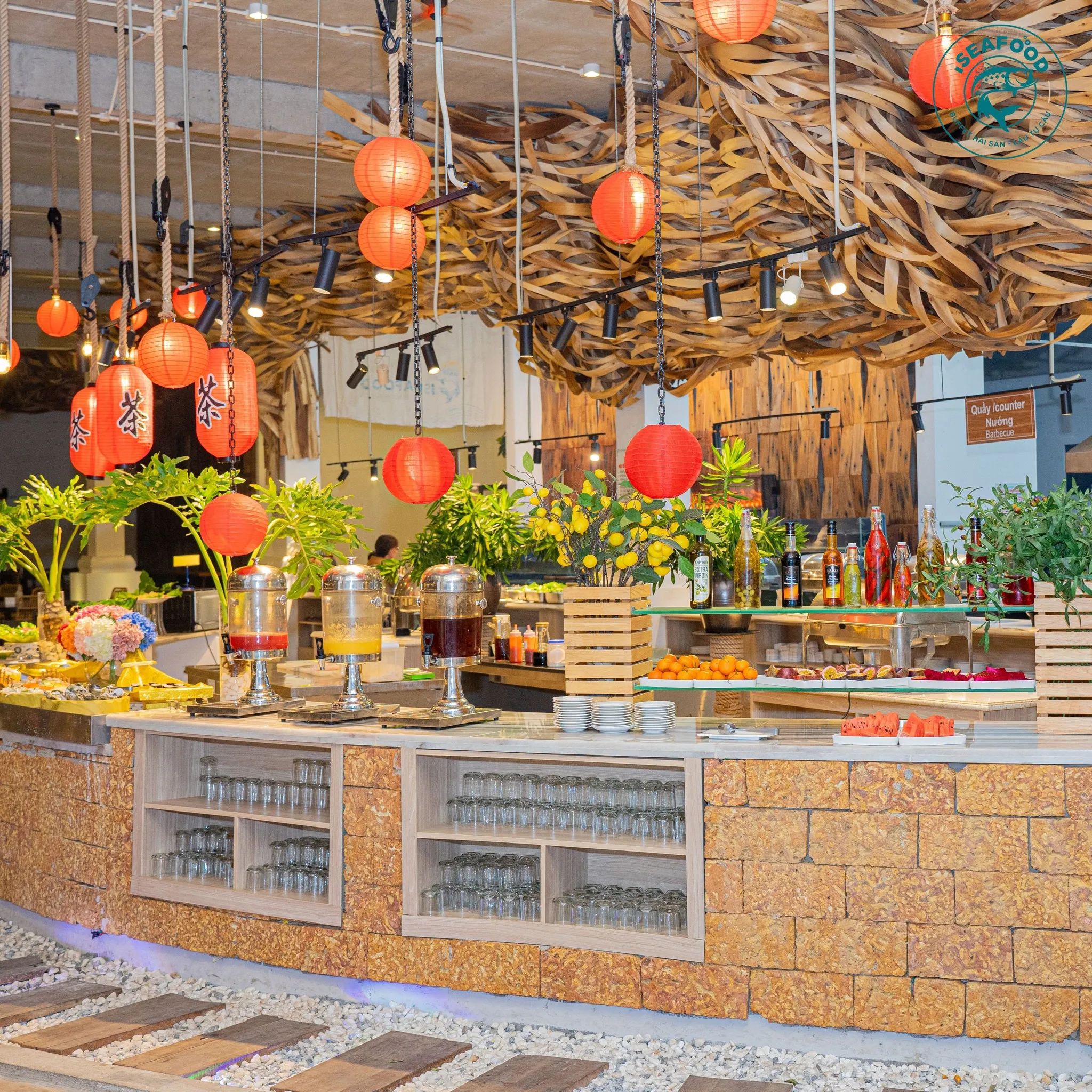 Savor a Sumptuous Buffet at Iseafood Restaurant in Beautiful Ha Long | Quang Ninh