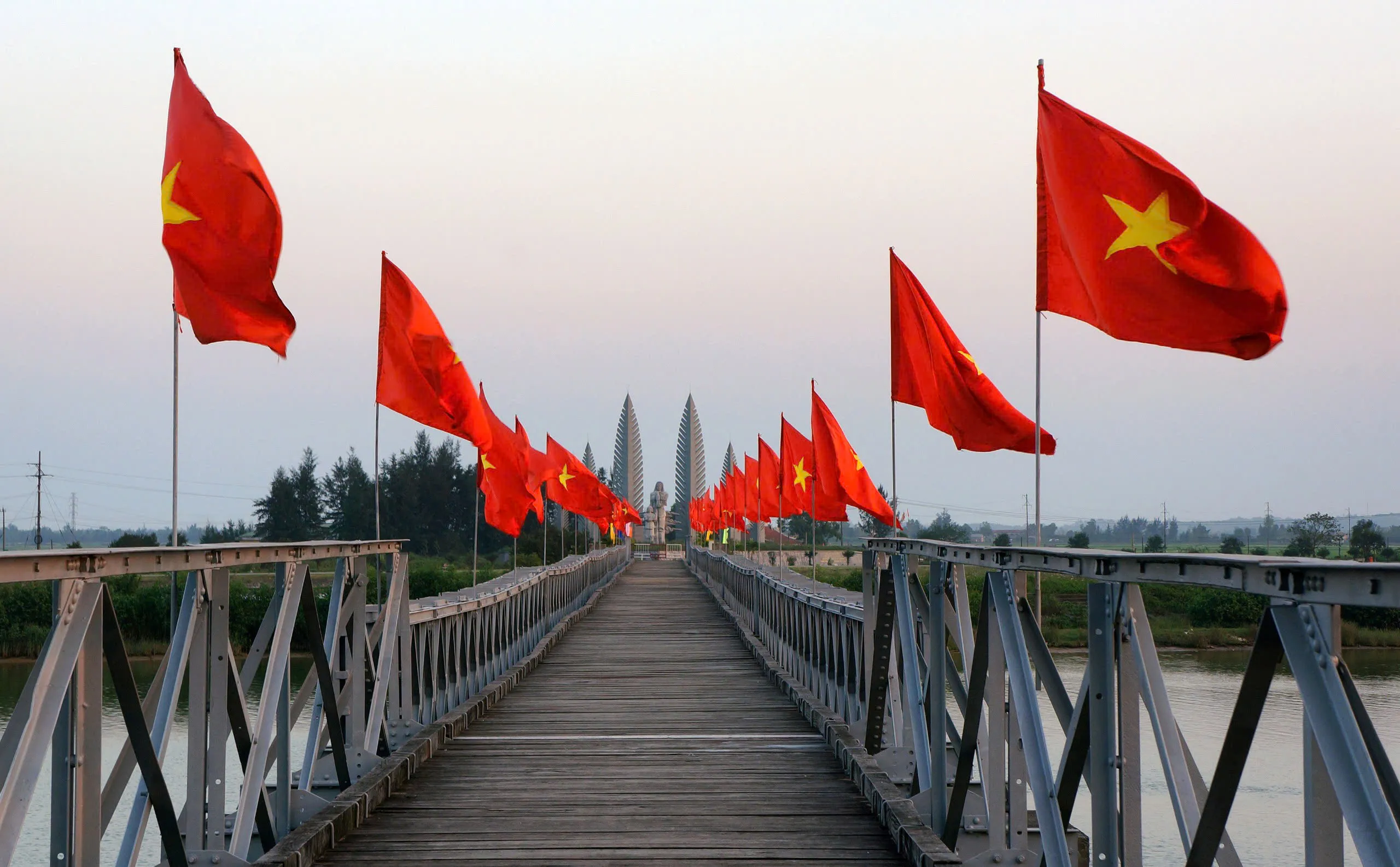 Day Tour | DMZ Tour: Revisiting the Old Battlefields of Quang Tri (From Hue)