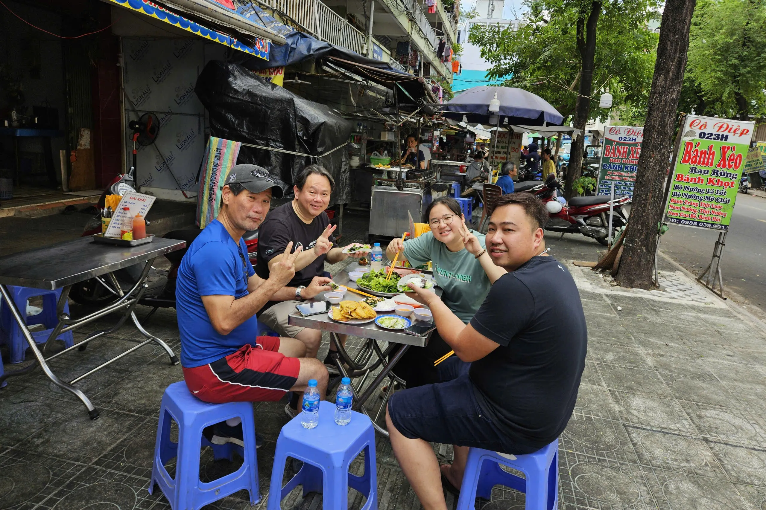 Tour trong ngày | Khám phá Sài Gòn về đêm và Trải nghiệm Ăn uống Hải sản, Đồ ăn đường phố và Skybar | Thành phố Hồ Chí Minh