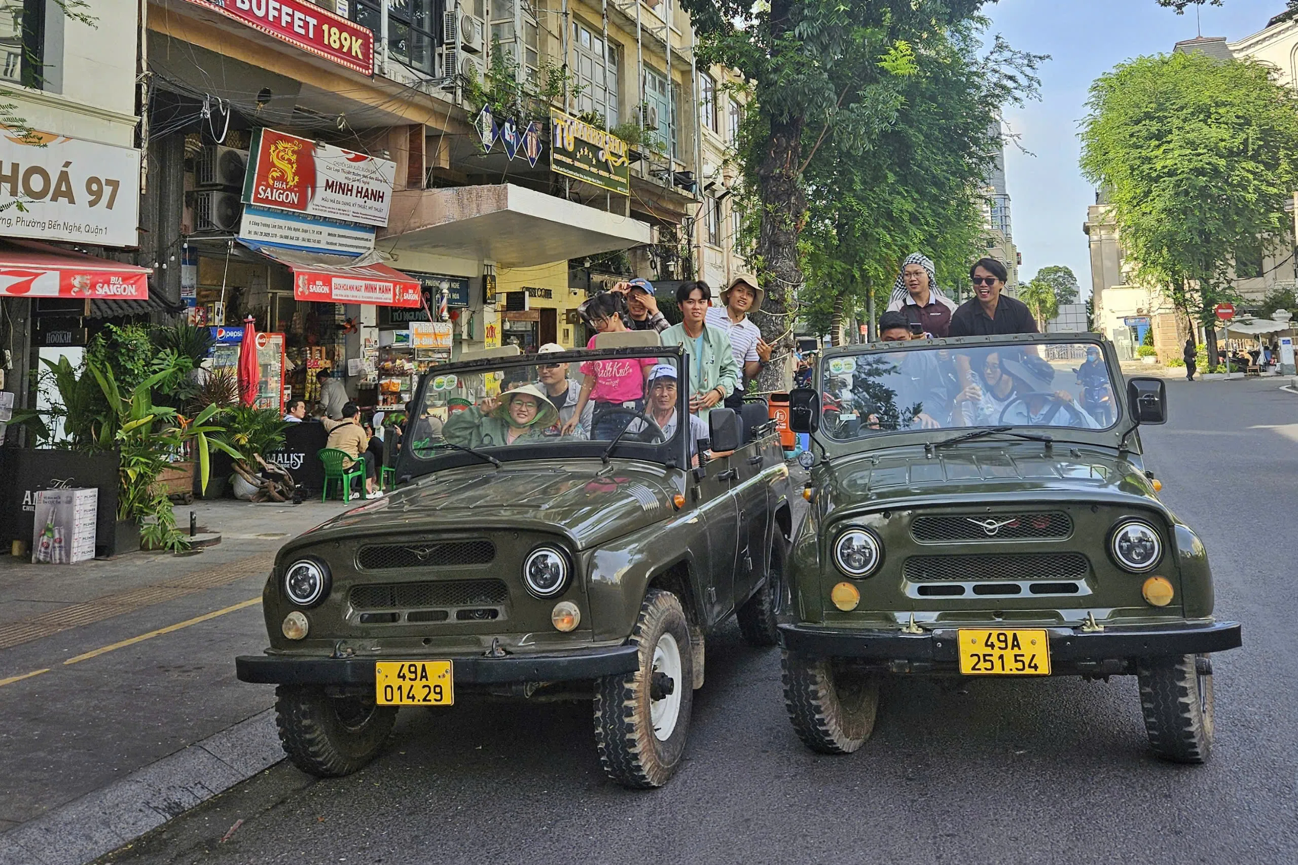 Tour trong ngày | Khám phá Sài Gòn Hoa Lệ 2.5 Giờ bằng Xe Jeep Quân Đội | Thành phố Hồ Chí Minh