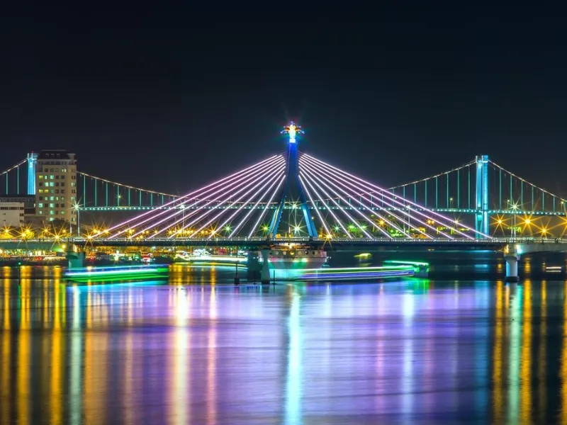 Discovering the Beauty of Han River in Da Nang