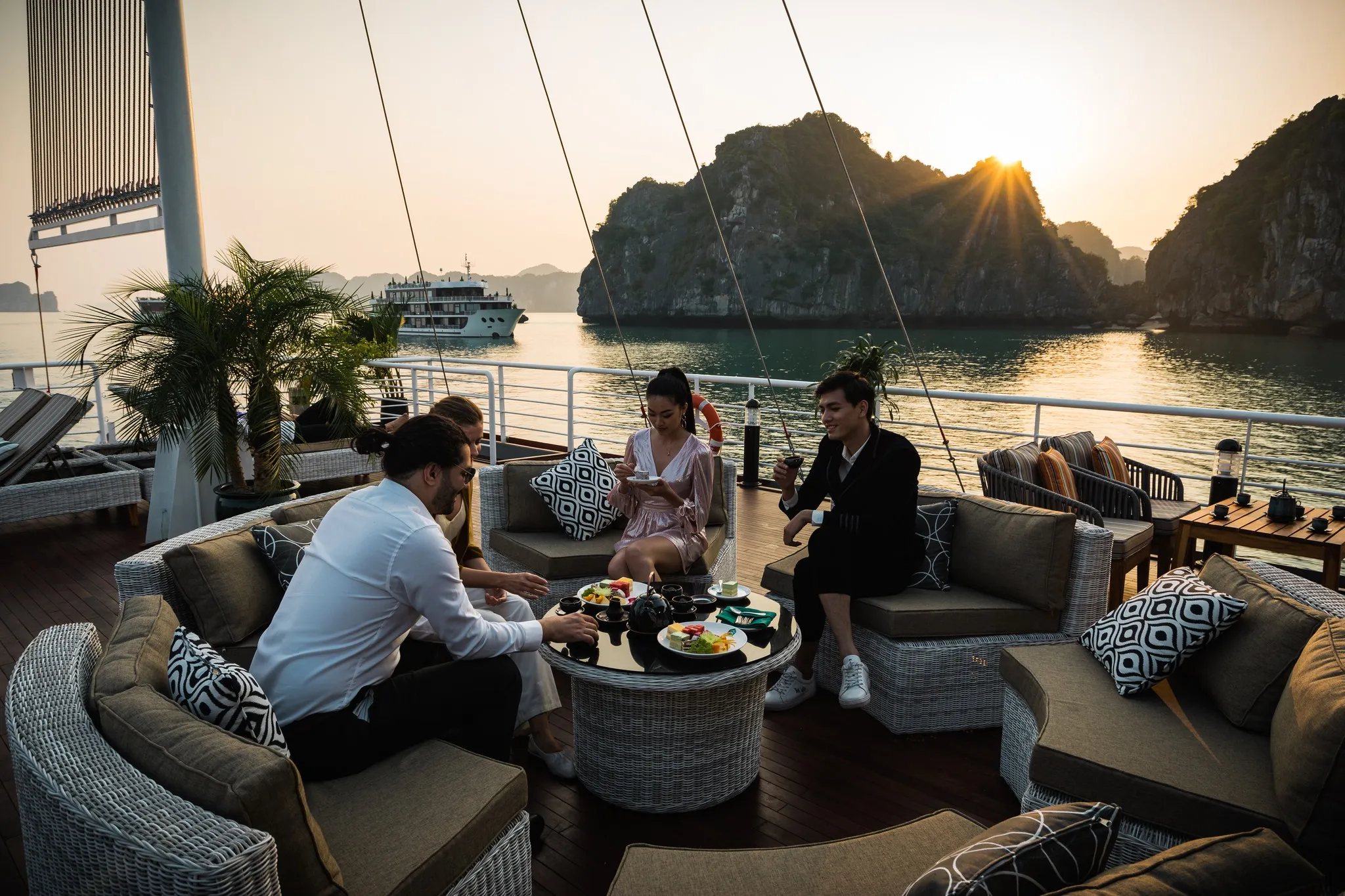 Tour trong ngày | Khám phá Vịnh Lan Hạ và thiên nhiên Cát Bà | Khởi hành từ Hà Nội